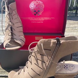 Vince Camuto beige sandals